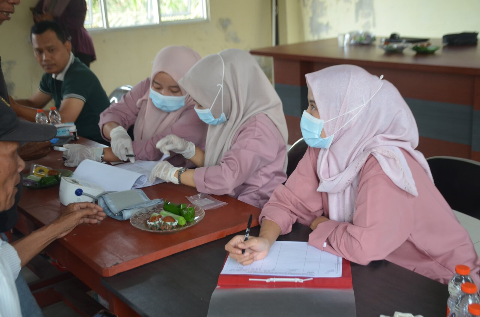 Siap Tempur 100 Persen! Begini Cara Petugas KPPS Jayamulya Jaga Stamina Menuju Pilkades 2026